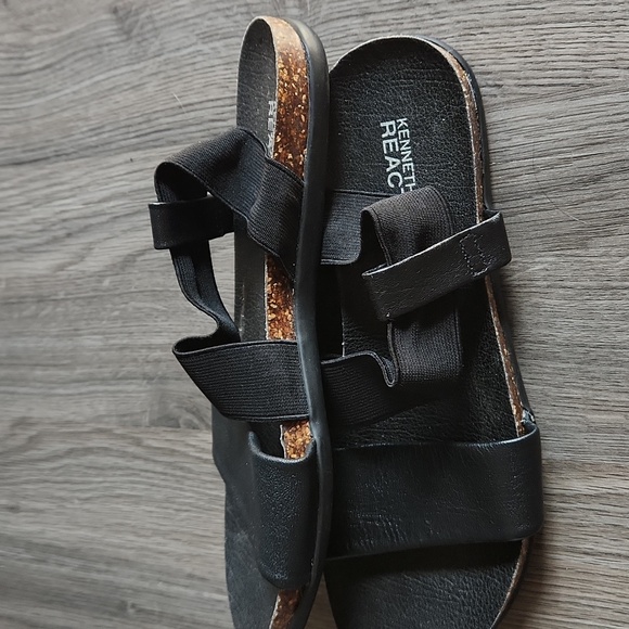 Kenneth Cole Reaction black leather flat sandals, size 6.5 - Picture 3 of 10